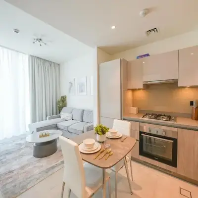 Bright Apartment With Panoramic CityScape Views