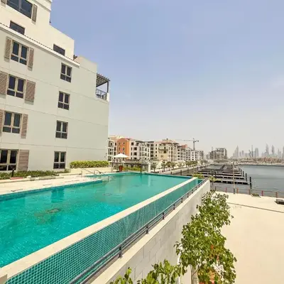 HiGuests - Stylish Waterfront Retreat With Balcony in La Mer