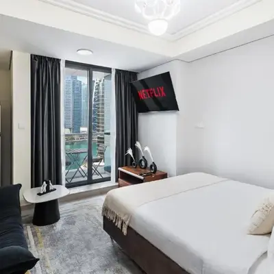 Cozy JLT Studio Lakeview Pool Metro Access