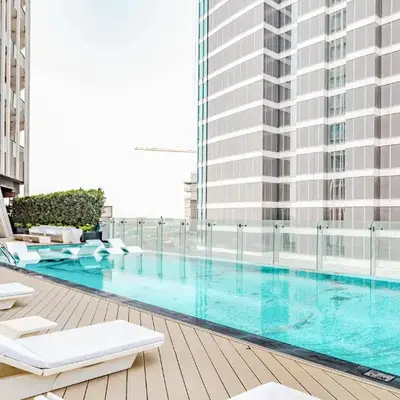 Waves Holiday Homes - Chic Studio With Balcony Overlooking City Views