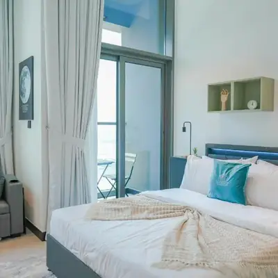 Urban Skyline City Comfort Studio