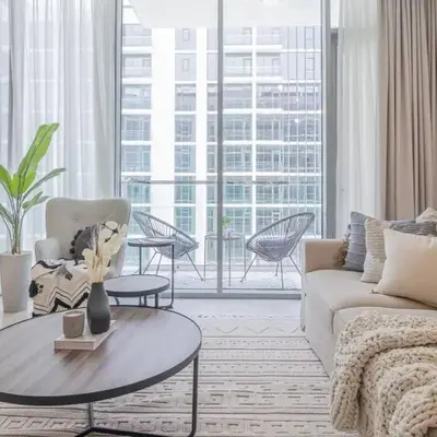 HiGuests - Step Into Heaven In This Lakeside Apartment