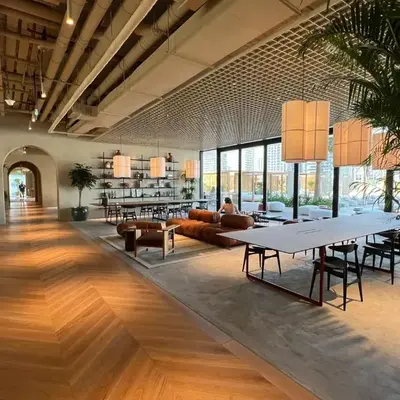 UPSIDE LIVING Downtown Business & Leisure