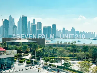a view of the city of thess ever palm unit at Luxus-Studio mit Private Beach in Top-Lage, Meerblick & Infinity Pool! in Dubai