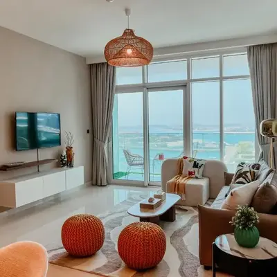 Oceanfront Escape: Stylish 1 BR in Beachfront