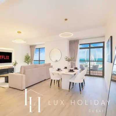LUX The Dubai Eye Sea View Suite