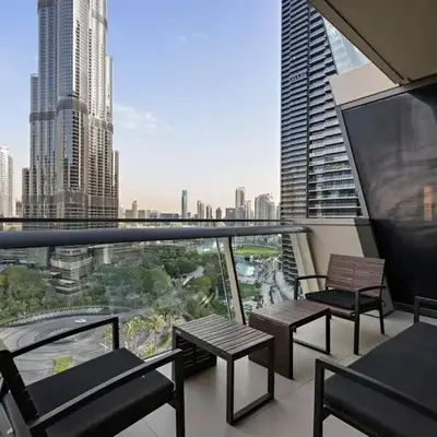 Downtown 3BR Sleeps 9 Balcony