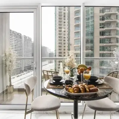 Stylish Studio Walk to Dubai Mall & Burj Khalifa with Pool
