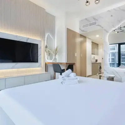Tranquil Studio Retreat in Azizi 34 Near Downtown