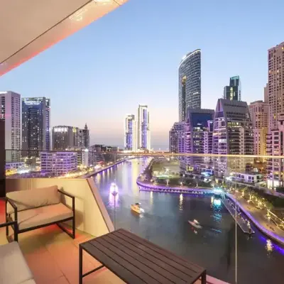 Deluxe 1BR Corner Suite with Marina Views