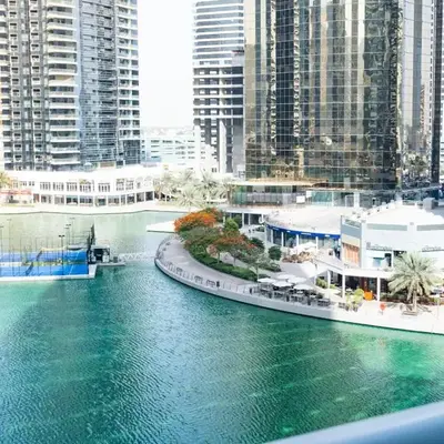 Stunning skyline- lake view modern cozy apartment