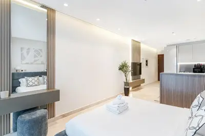 Gallery image of Lux Studio in Downtown in The Sterling by Omniyat in Dubai