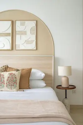 a bedroom with a bed and a lamp on a table at GuestReady - Stunning hideaway in Dubai Marina in Dubai