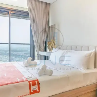 Designer 1BR on High Floor Downtown Vibes