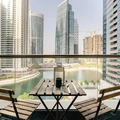 Amazing lake skyline view cozy apartment