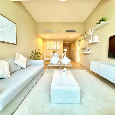 Urban Oasis Stylish JLT Apartment with Lake Views
