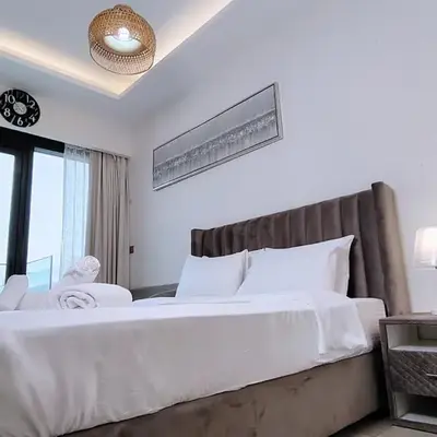 Netflix and Wi-Fi Studio Pool