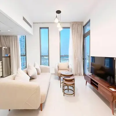 Luxurious 1BR Apt with Balcony in Production City