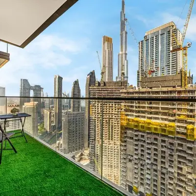 Luxury 1 Bedroom Apartment with partial Burj Khalifa View by Delujo Stays