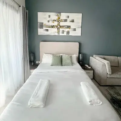 Studio Apartment with Stunning Marina Views
