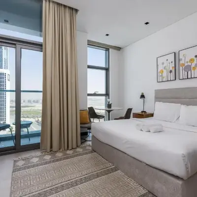 Waves - Stylish 13th-Floor Studio with Top-Notch Amenities