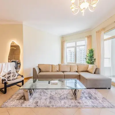 Chic 4BR Apt Pool Palm Beach Club Dubai