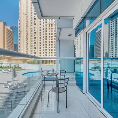 ShoresInn - Artistic Retreat in Dubai Marina