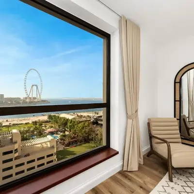 Elegant Dubai Eye Beach Retreat