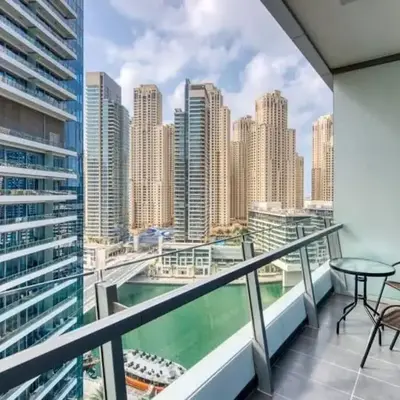 Bright & Serene Flat in the Marina