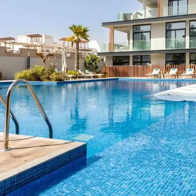 Waves - Comfortable JVC Apt with Balcony and Maids Room