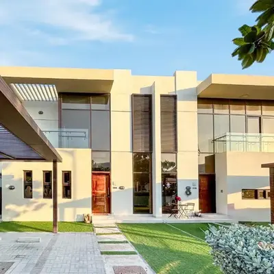 Gorgeous 3BR Townhouse with Private Garden