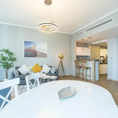 Cozy Home at the Heart of Marina on 52nd Floor