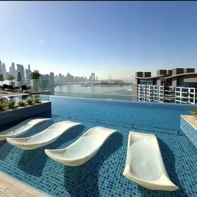 Beachfront 1 Bedroom Apartment on Palm Jumeirah with Stunning Sea Views and Rooftop Infinity Pool