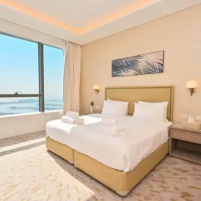 Luxury 1-BR with Stunning Views in Palm Tower by Luxe Shortlet
