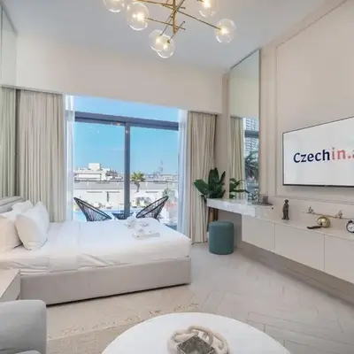 Beautiful Pool View JVC Cozy and Stylish Czechin