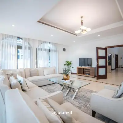Lux 5BR Villa with Pool & Beach Access in Palm Jumeirah