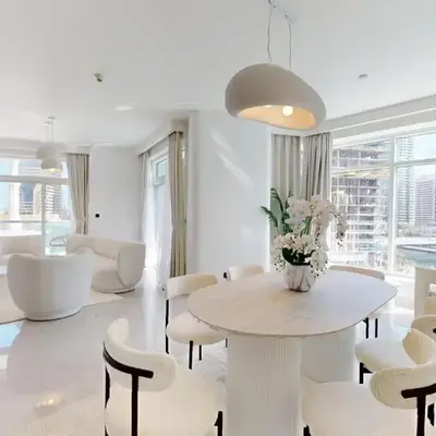 Luxurious Apartment with Marina Views