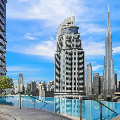 Skyline Views 2BR Near Burj Khalifa & Dubai Mall with Pool Access
