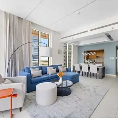 Spacious 1-Bedroom Apartment In Bay Square