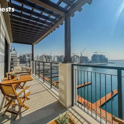 HiGuests - Beachfront Living Stunning 4 BR with Maid's Room