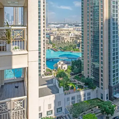 Modern 1BR with Balcony Near Burj Khalifa