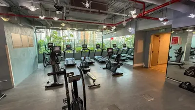 a gym with a bunch of exercise bikes in it at Wohnung im Stadtzentrum von Dubai in Dubai