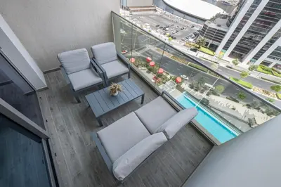 a living room with a couch and chairs and a pool at Wohnung im Stadtzentrum von Dubai in Dubai