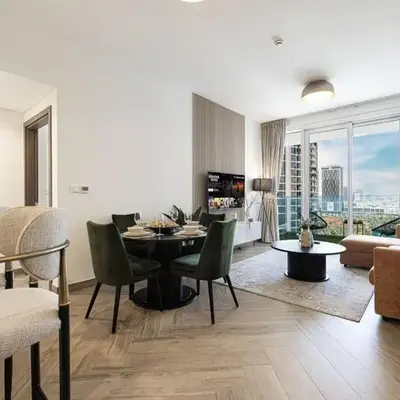 Chic 2 Bed Near Trade Centre with 5 Star Amenities