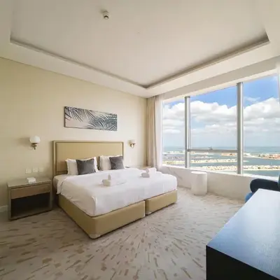 SettlerHomes - Elegant Palm Tower Stay with the Sea View