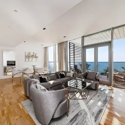 Bluewaters Sea View 2BR Pool & Gym & Beachfront