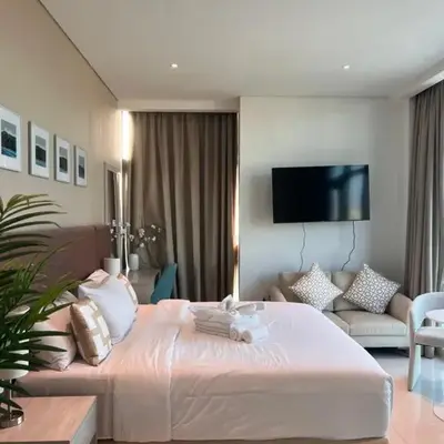 Suite in Seven Palm Corner Unit Rooftop Floor
