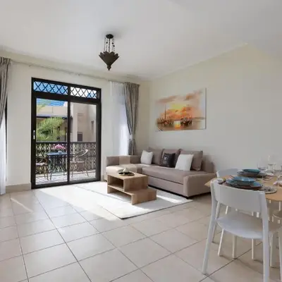 Maison Privee - Stylish & Spacious Apartment in Downtown Dubai