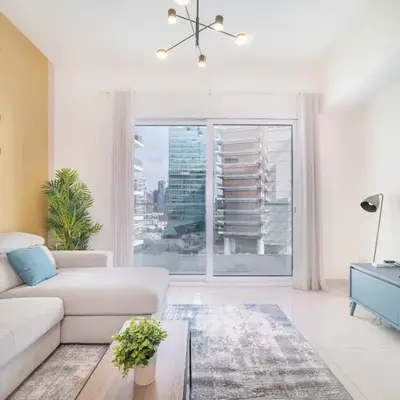 Luxurious 1-BR with Balcony & Views Business Bay