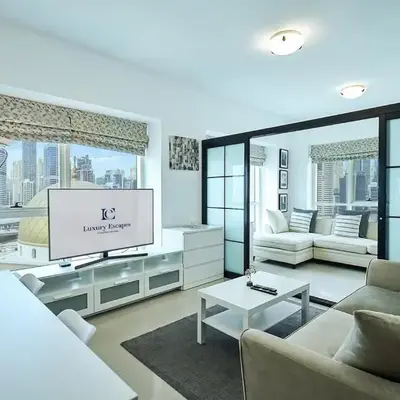 Cozy 1-Bedroom Apartment in N2 Lakepoint Tower JLT